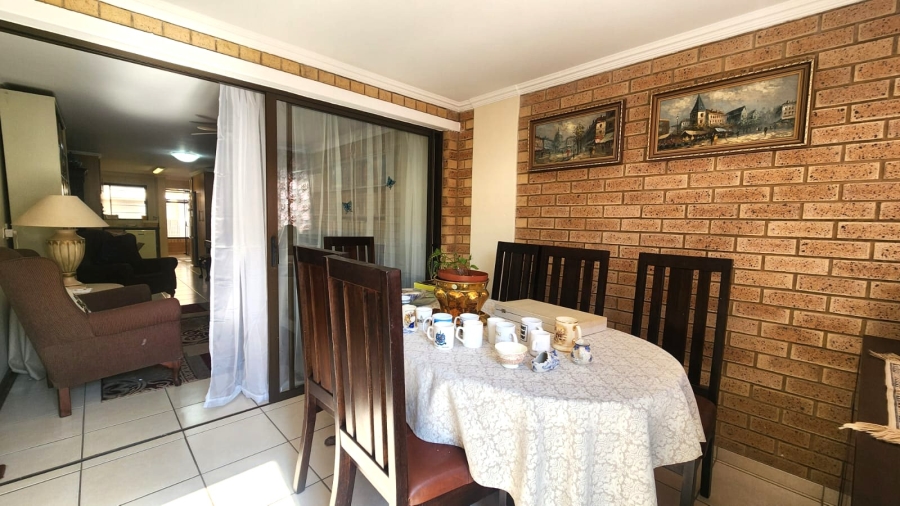 2 Bedroom Property for Sale in Garsfontein Gauteng