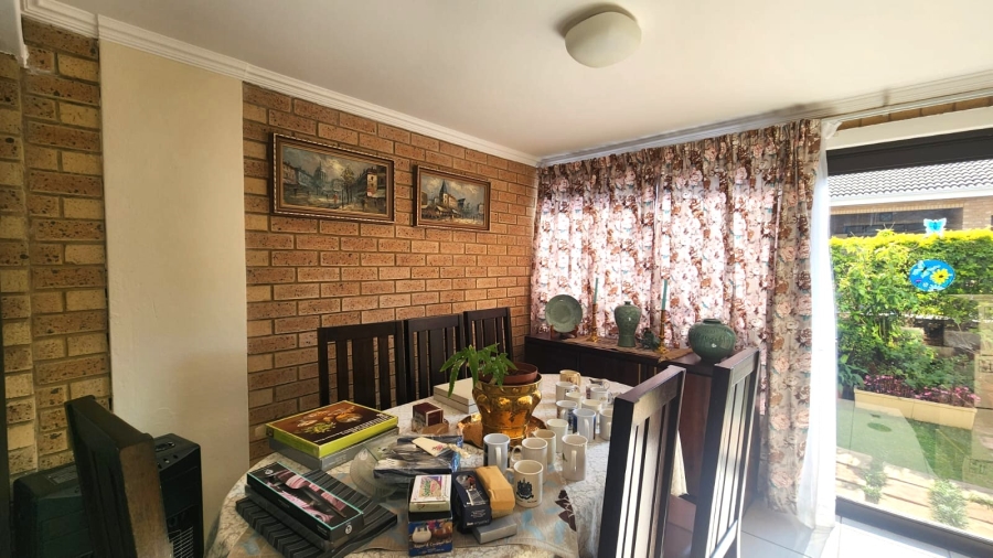 2 Bedroom Property for Sale in Garsfontein Gauteng
