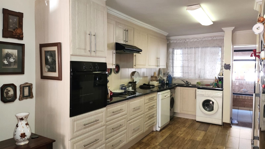 2 Bedroom Property for Sale in Garsfontein Gauteng