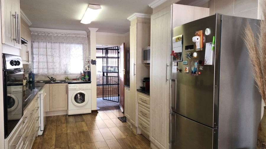 2 Bedroom Property for Sale in Garsfontein Gauteng
