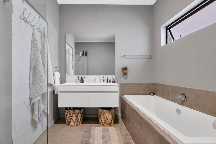2 Bedroom Property for Sale in Rosebank Gauteng