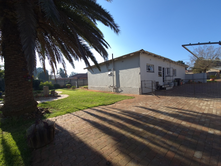 To Let 3 Bedroom Property for Rent in Selection Park Gauteng