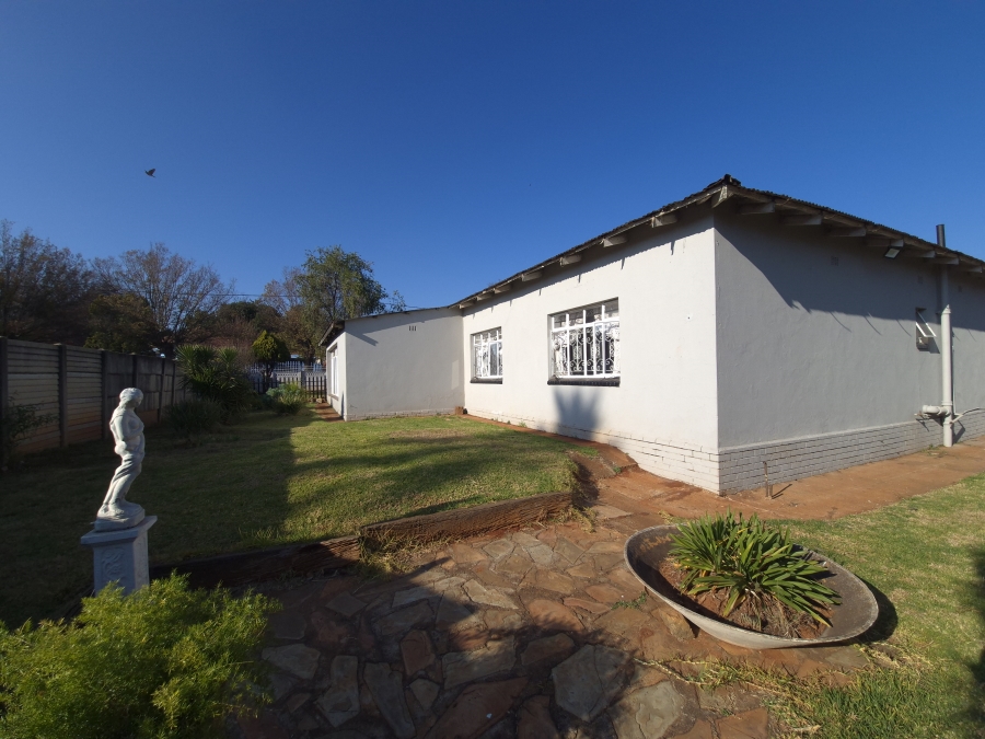 To Let 3 Bedroom Property for Rent in Selection Park Gauteng