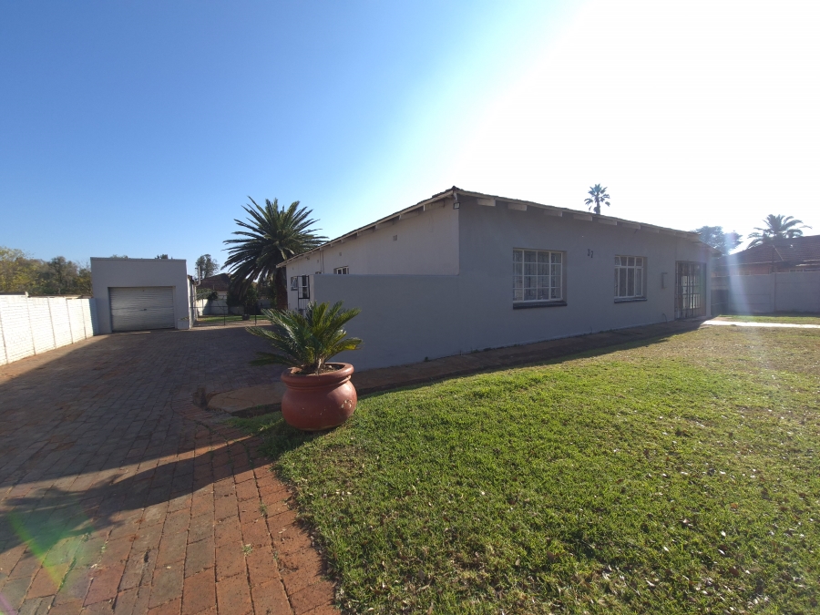 To Let 3 Bedroom Property for Rent in Selection Park Gauteng