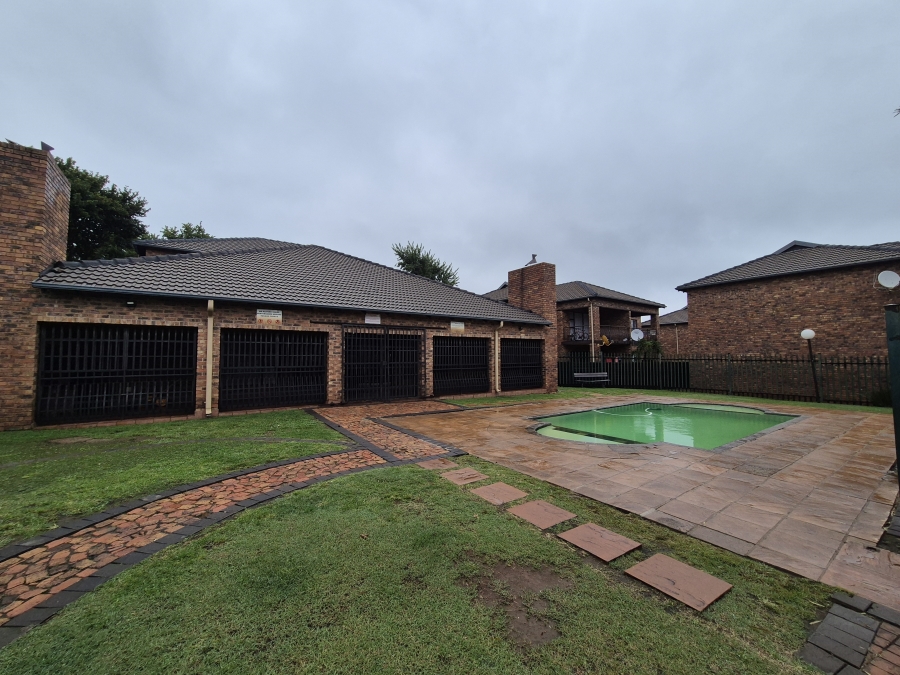 2 Bedroom Property for Sale in Sonneveld Gauteng