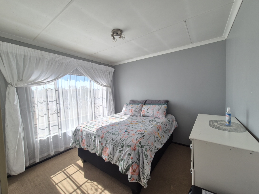 2 Bedroom Property for Sale in Sonneveld Gauteng