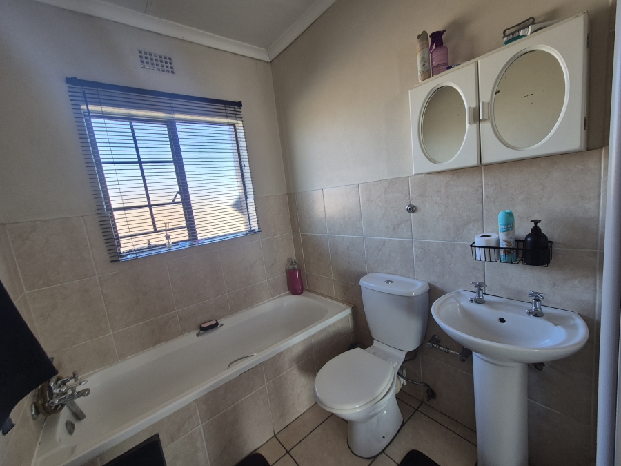 2 Bedroom Property for Sale in Sonneveld Gauteng