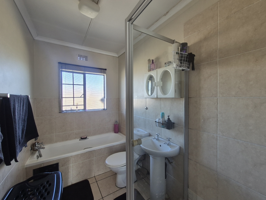 2 Bedroom Property for Sale in Sonneveld Gauteng