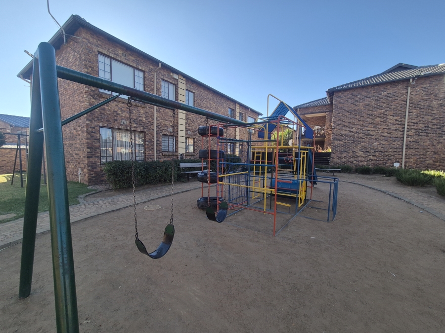 2 Bedroom Property for Sale in Sonneveld Gauteng
