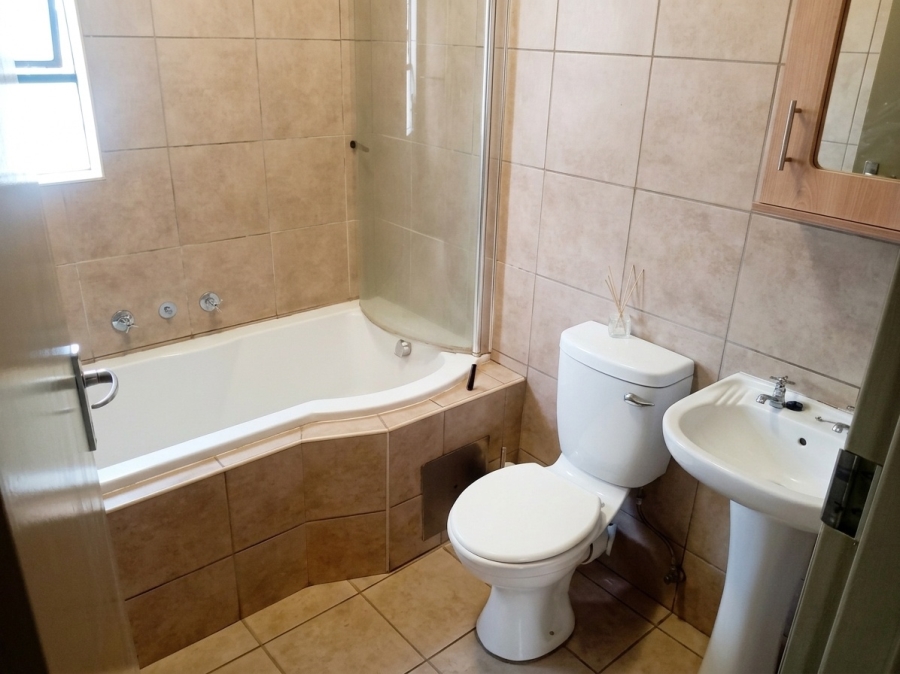 2 Bedroom Property for Sale in Olifantsvlei Gauteng
