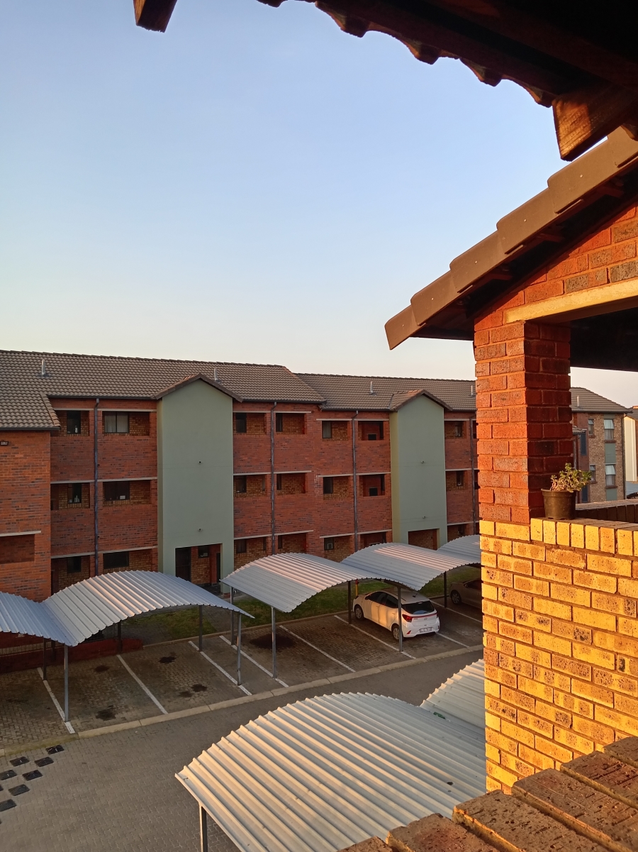 2 Bedroom Property for Sale in Olifantsvlei Gauteng