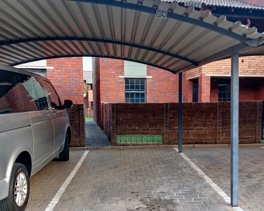 2 Bedroom Property for Sale in Olifantsvlei Gauteng