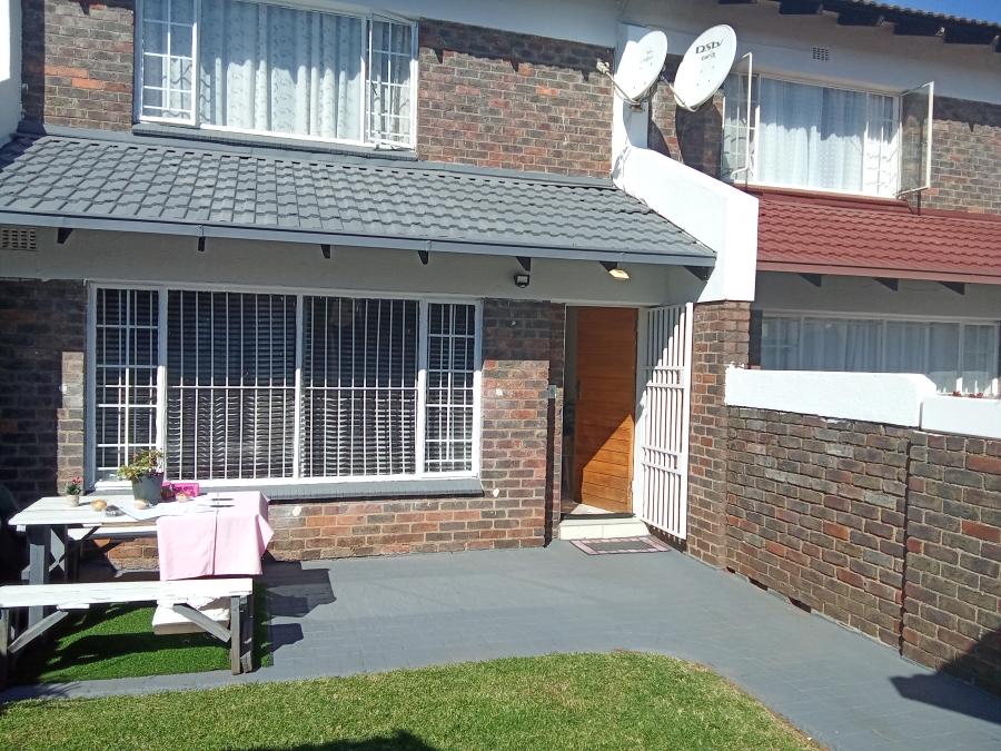 2 Bedroom Property for Sale in Florida Gauteng