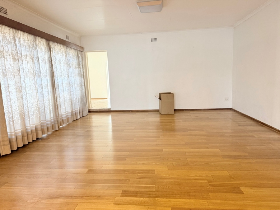 4 Bedroom Property for Sale in Mondeor Gauteng