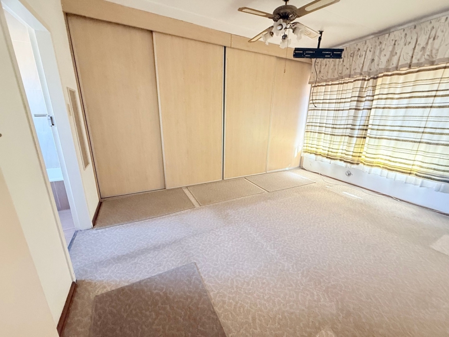 4 Bedroom Property for Sale in Mondeor Gauteng