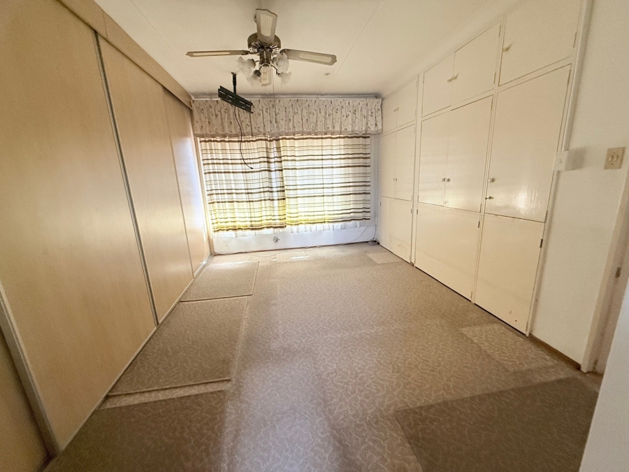 4 Bedroom Property for Sale in Mondeor Gauteng