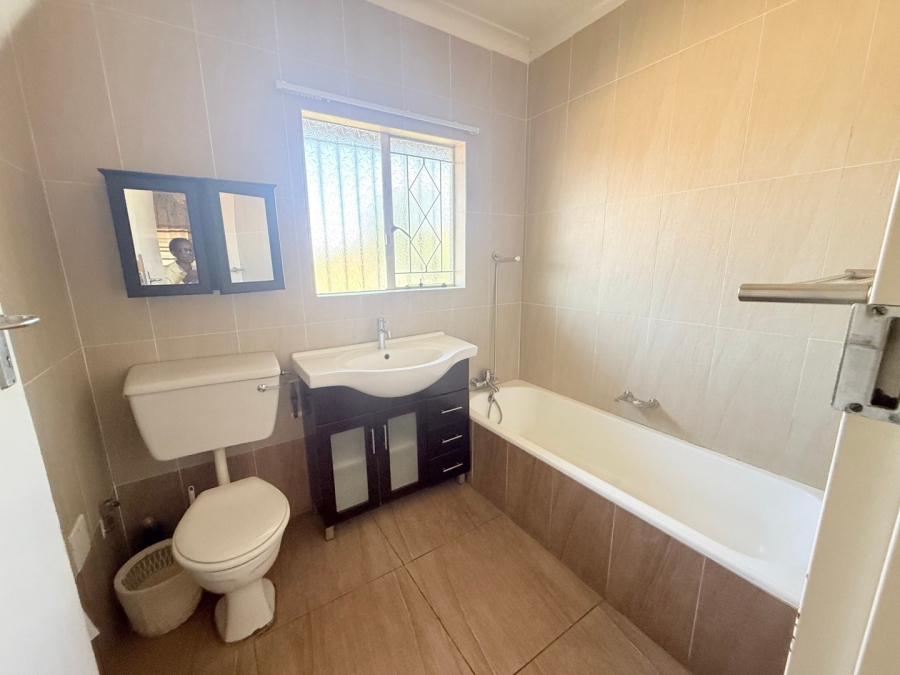 4 Bedroom Property for Sale in Mondeor Gauteng