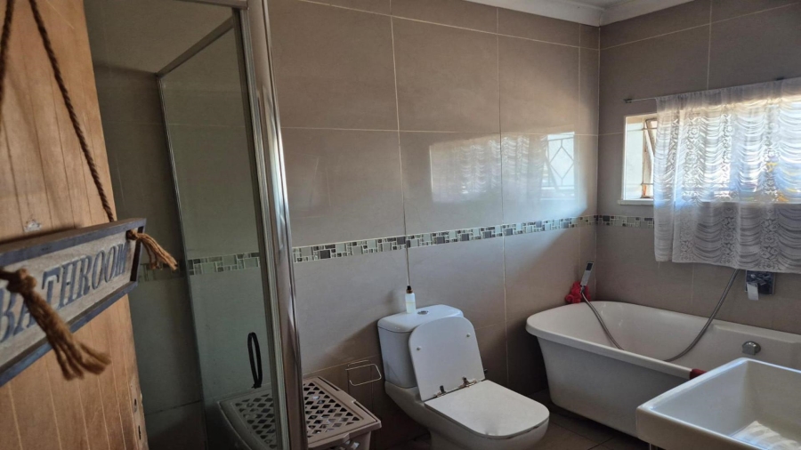 3 Bedroom Property for Sale in Rhodesfield Gauteng