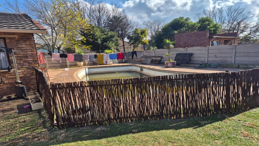 3 Bedroom Property for Sale in Rhodesfield Gauteng