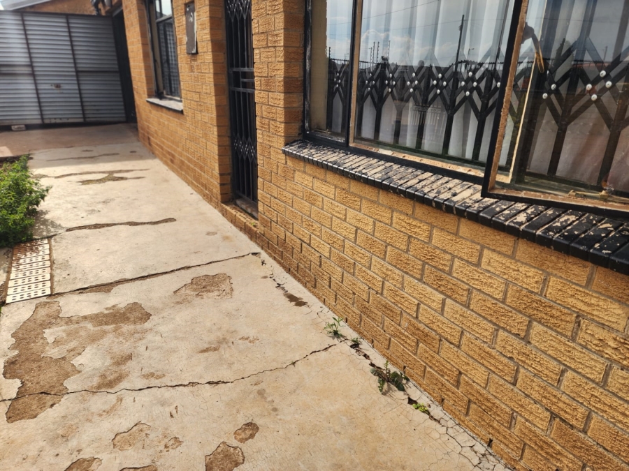 2 Bedroom Property for Sale in Daveyton Gauteng