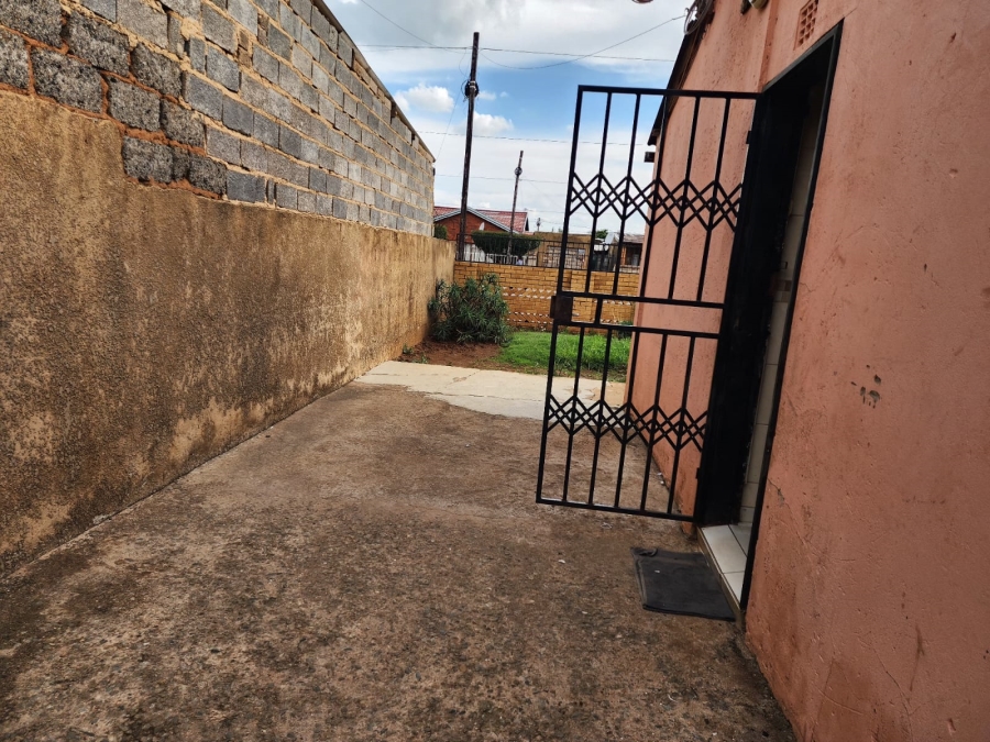 2 Bedroom Property for Sale in Daveyton Gauteng