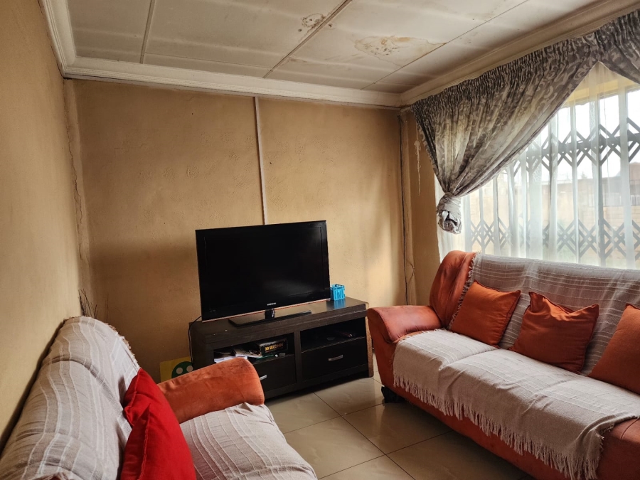 2 Bedroom Property for Sale in Daveyton Gauteng