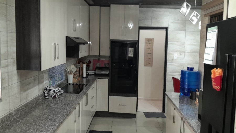 4 Bedroom Property for Sale in Waldrift Gauteng