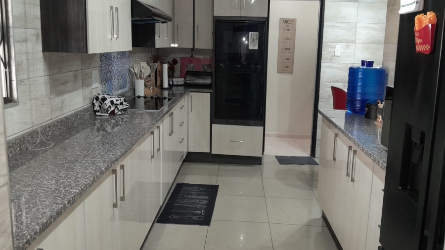 4 Bedroom Property for Sale in Waldrift Gauteng