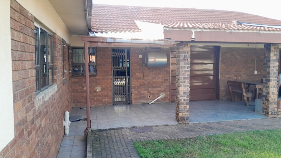 4 Bedroom Property for Sale in Waldrift Gauteng
