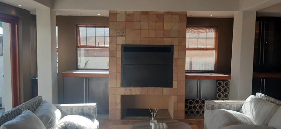 3 Bedroom Property for Sale in Glen Marais Gauteng