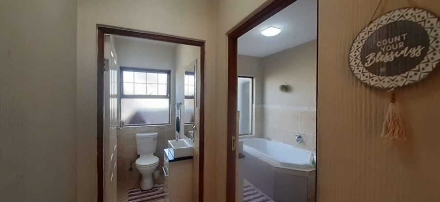 3 Bedroom Property for Sale in Glen Marais Gauteng