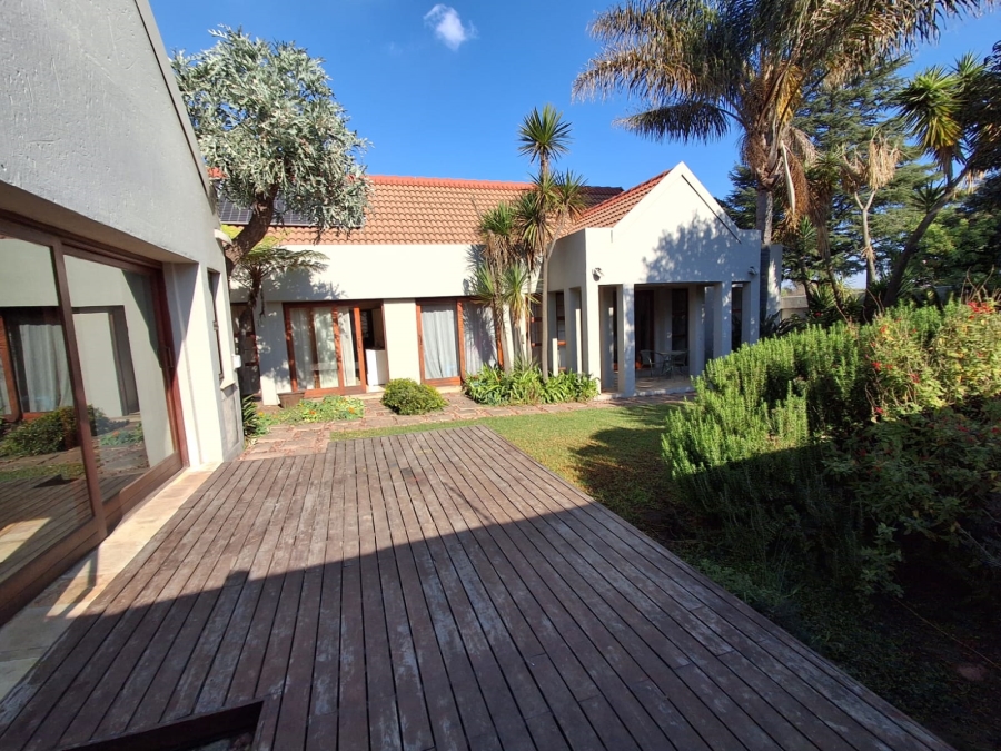 3 Bedroom Property for Sale in Glen Marais Gauteng
