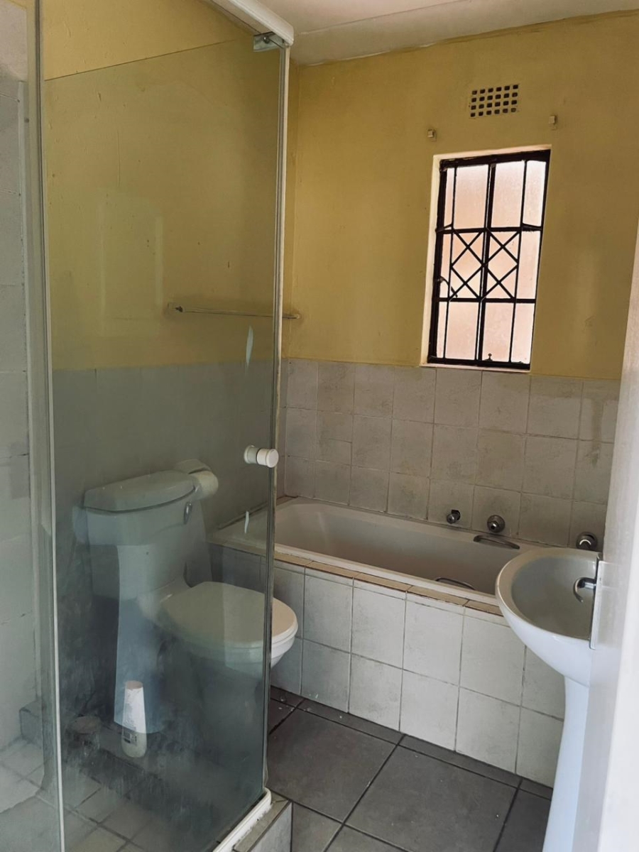 2 Bedroom Property for Sale in Chloorkop Gauteng