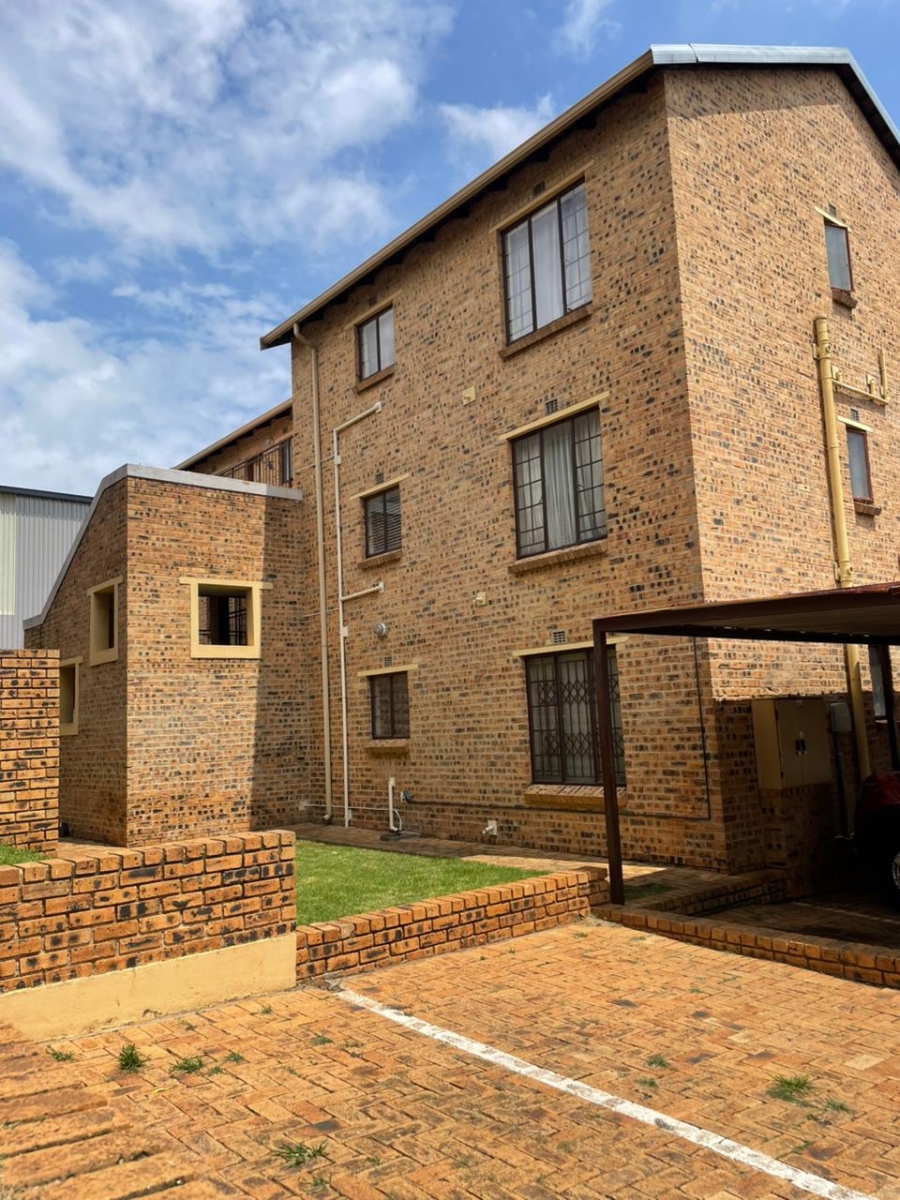 2 Bedroom Property for Sale in Chloorkop Gauteng