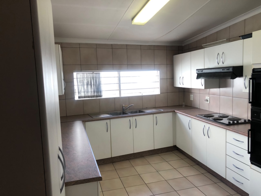 4 Bedroom Property for Sale in Savoy Estate Gauteng