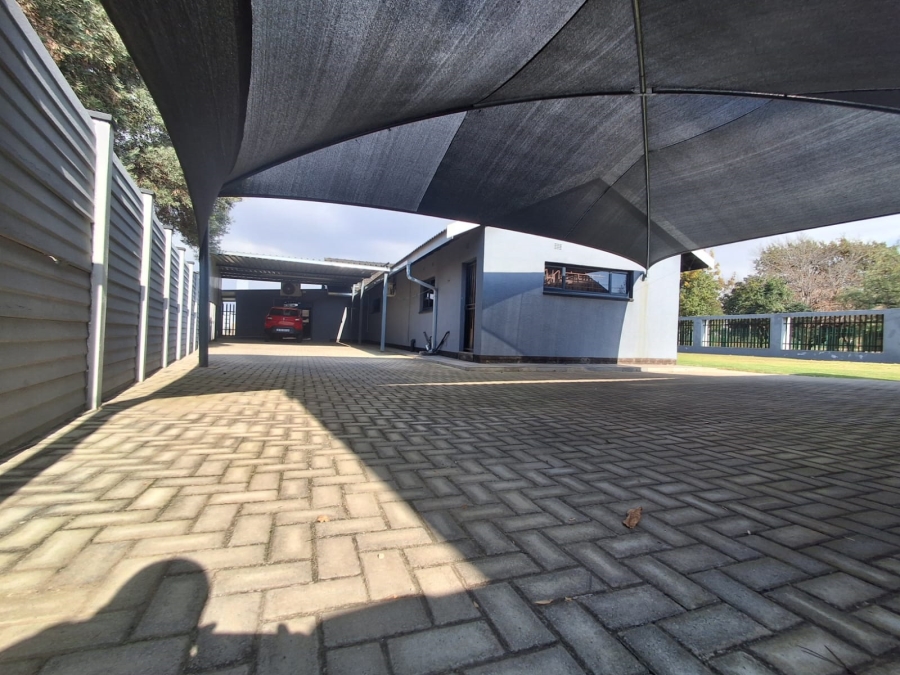 4 Bedroom Property for Sale in Sonland Park Gauteng
