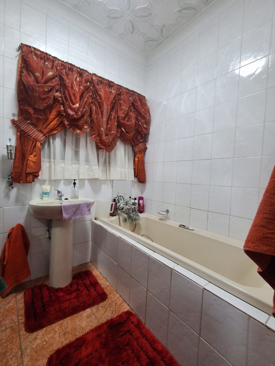 4 Bedroom Property for Sale in Sonland Park Gauteng
