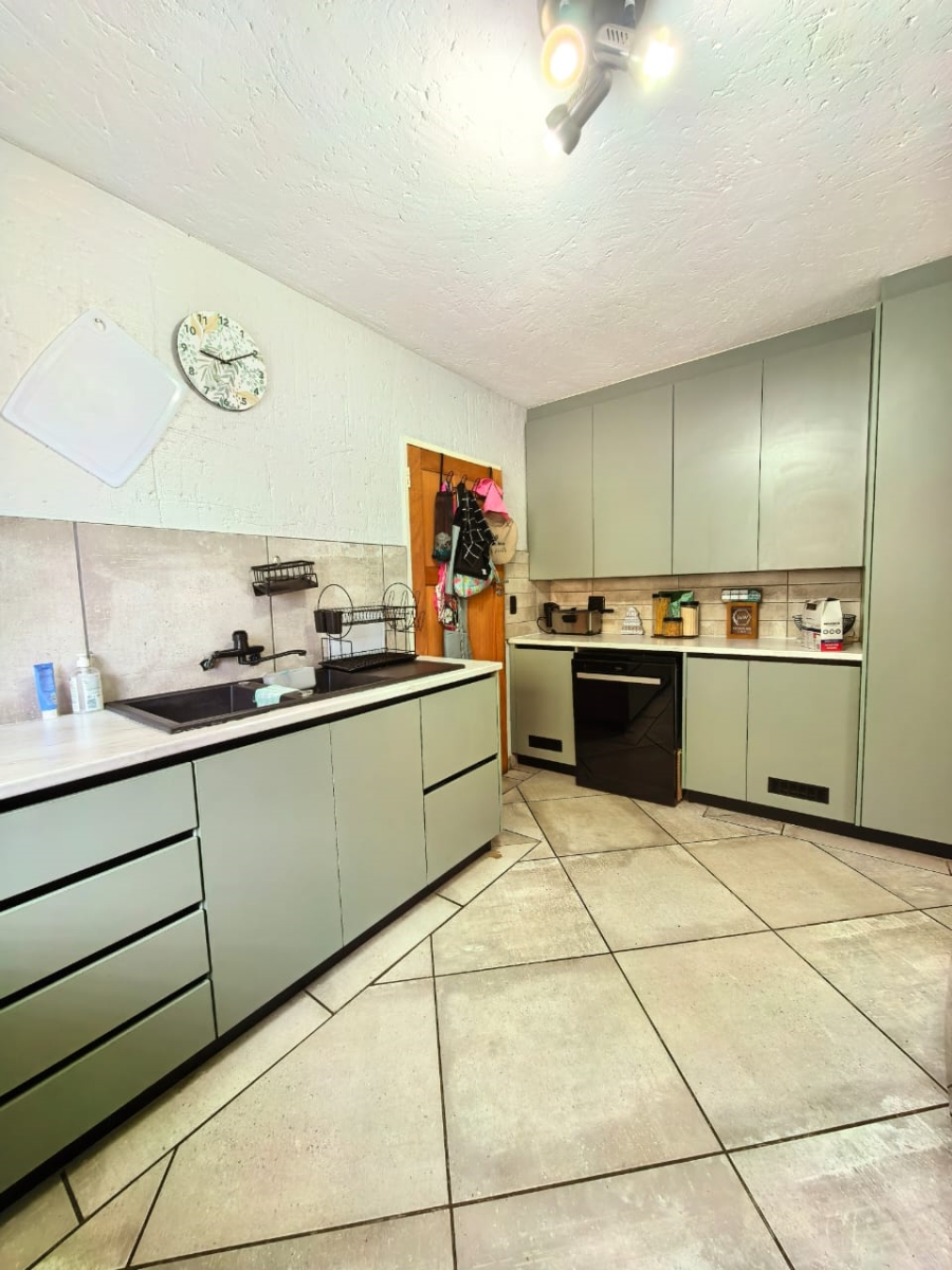 3 Bedroom Property for Sale in Vanderbijlpark SW 5 Gauteng