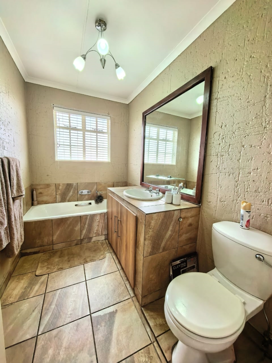 3 Bedroom Property for Sale in Vanderbijlpark SW 5 Gauteng