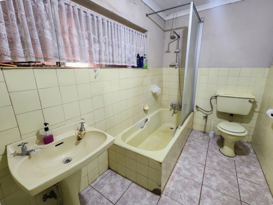 4 Bedroom Property for Sale in Theoville Gauteng