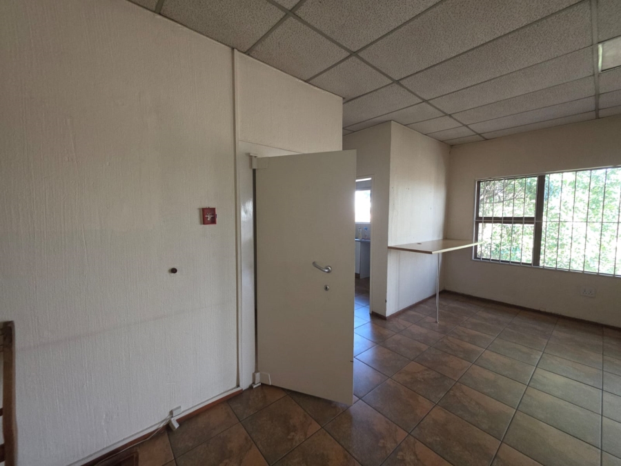 To Let Commercial Property for Rent in Farrar Park Gauteng