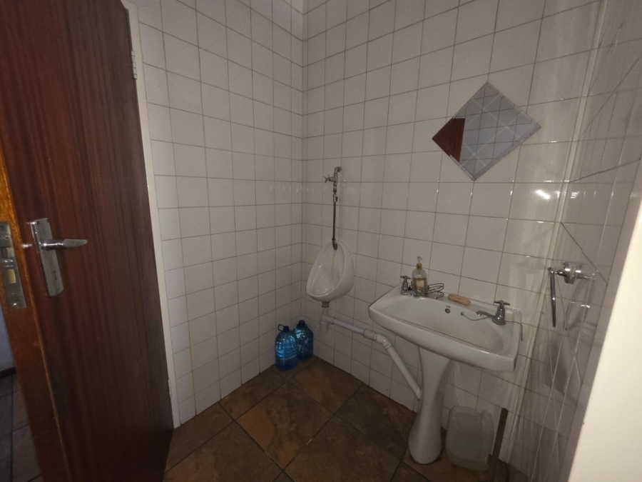 To Let Commercial Property for Rent in Farrar Park Gauteng