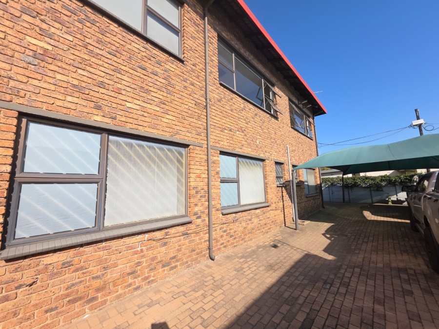 To Let Commercial Property for Rent in Farrar Park Gauteng