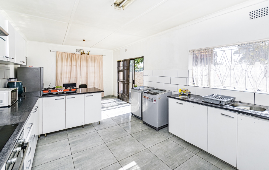 4 Bedroom Property for Sale in Bosmont Gauteng