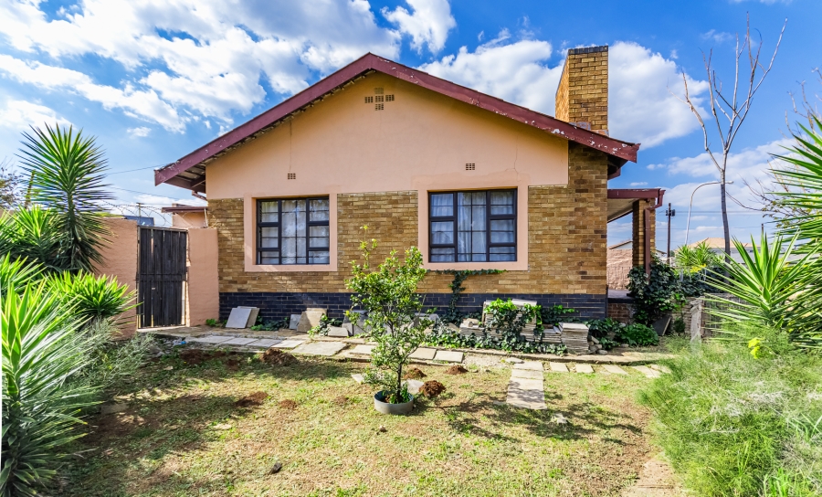 4 Bedroom Property for Sale in Bosmont Gauteng