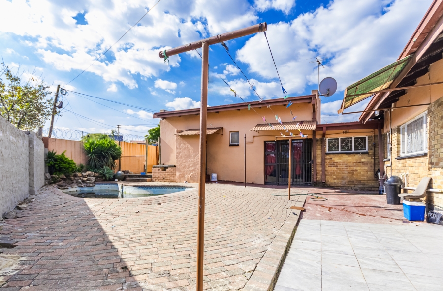 4 Bedroom Property for Sale in Bosmont Gauteng
