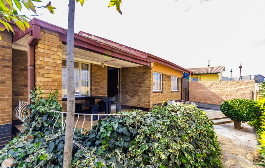 4 Bedroom Property for Sale in Bosmont Gauteng