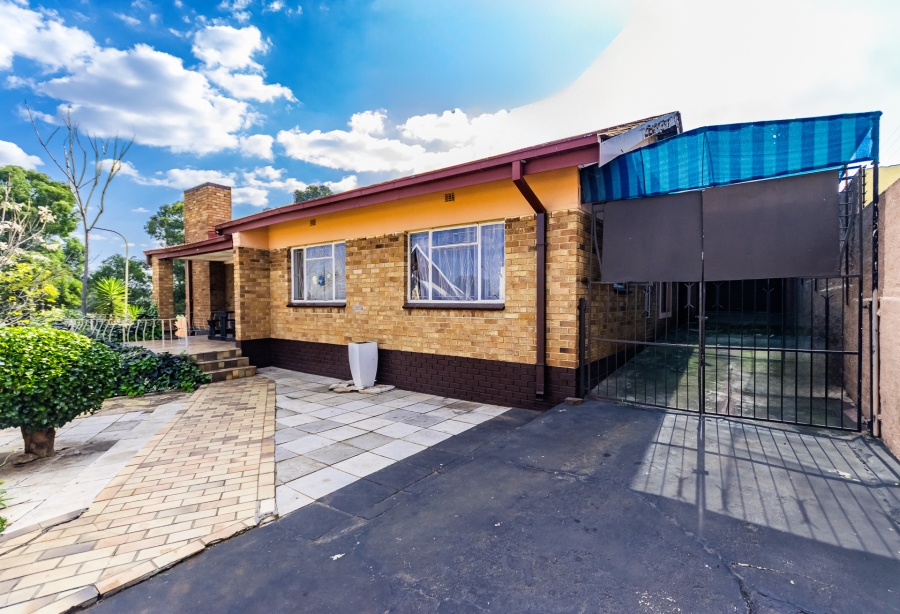 4 Bedroom Property for Sale in Bosmont Gauteng