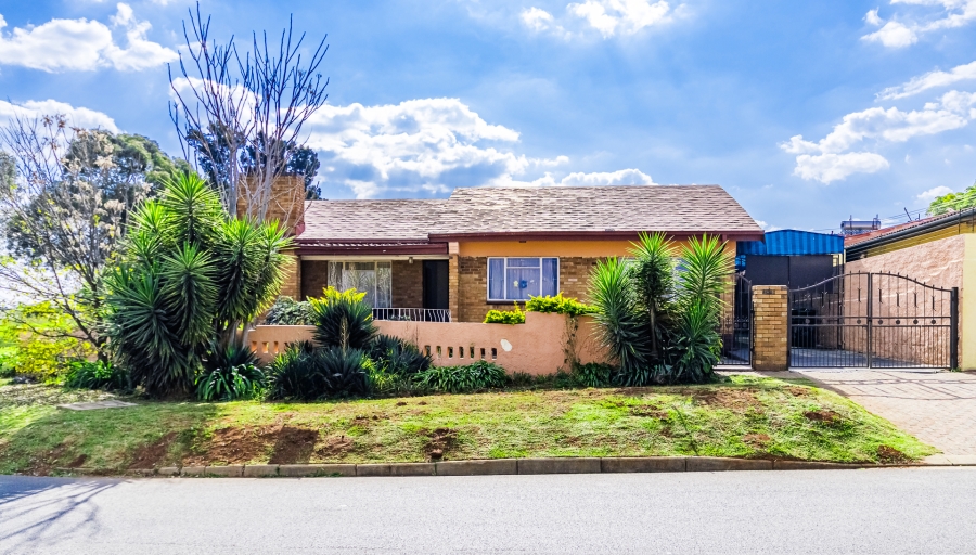 4 Bedroom Property for Sale in Bosmont Gauteng