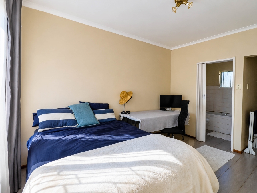 1 Bedroom Property for Sale in Pierre Van Ryneveld Gauteng